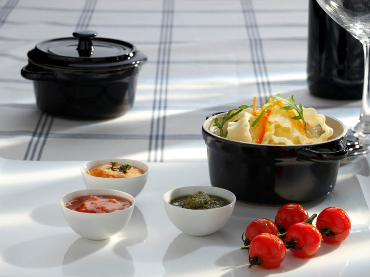 Cocotte groß, Keramik, schwarz, mit Deckel, 12 Stück - Only Premium Food entwickelt und vertreibt für alle Sparten der Gastronomie innovative Food Performance.